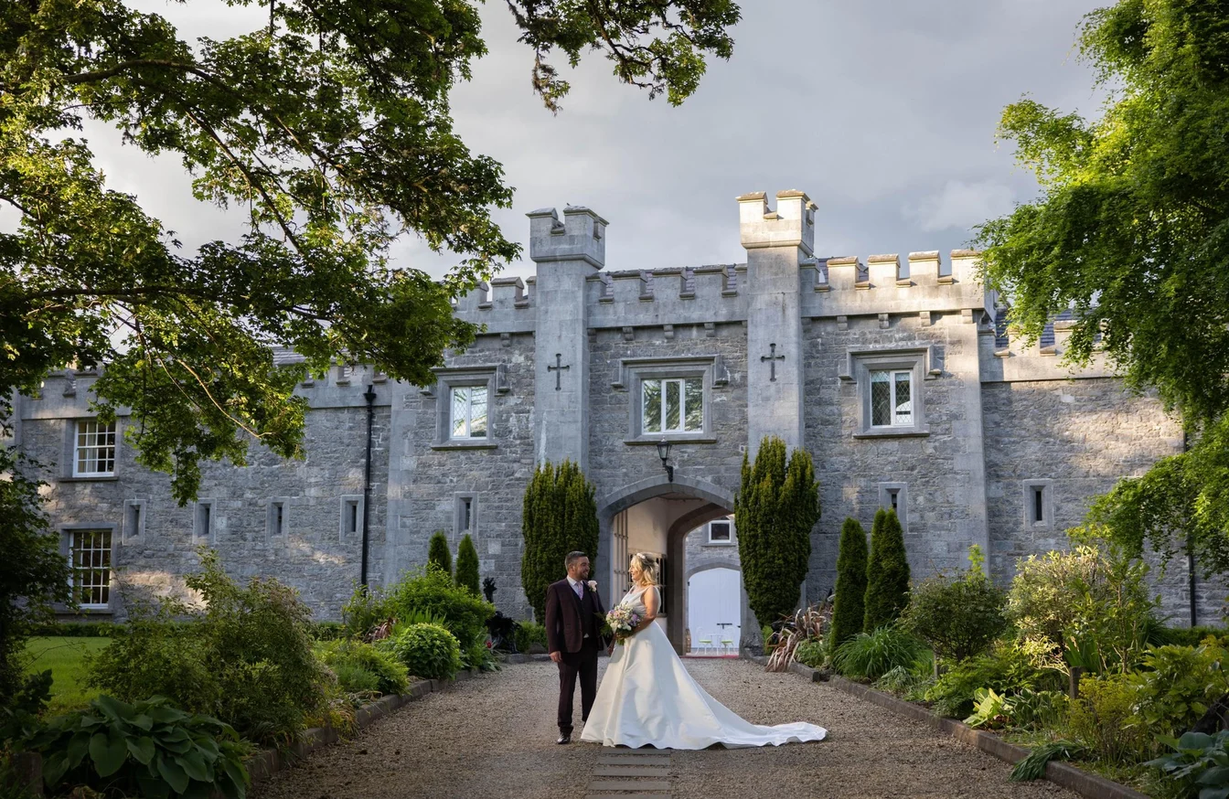 Los ingresos de la boda se esconden a la paisaje Los ingresos de la boda se esconden a la paisaje
