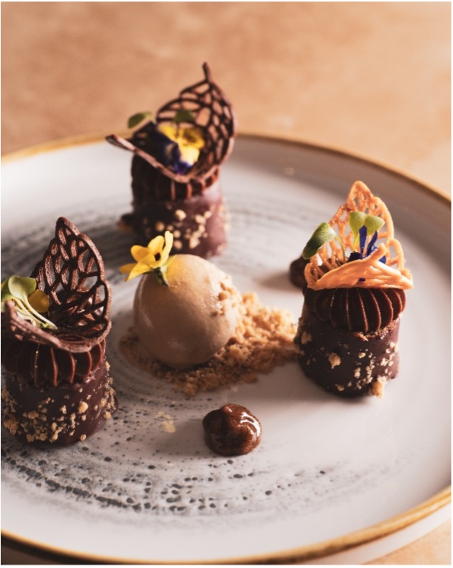 Brazalete de Lucuma, one of many artistic desserts that incorporate Peruvian ingredients