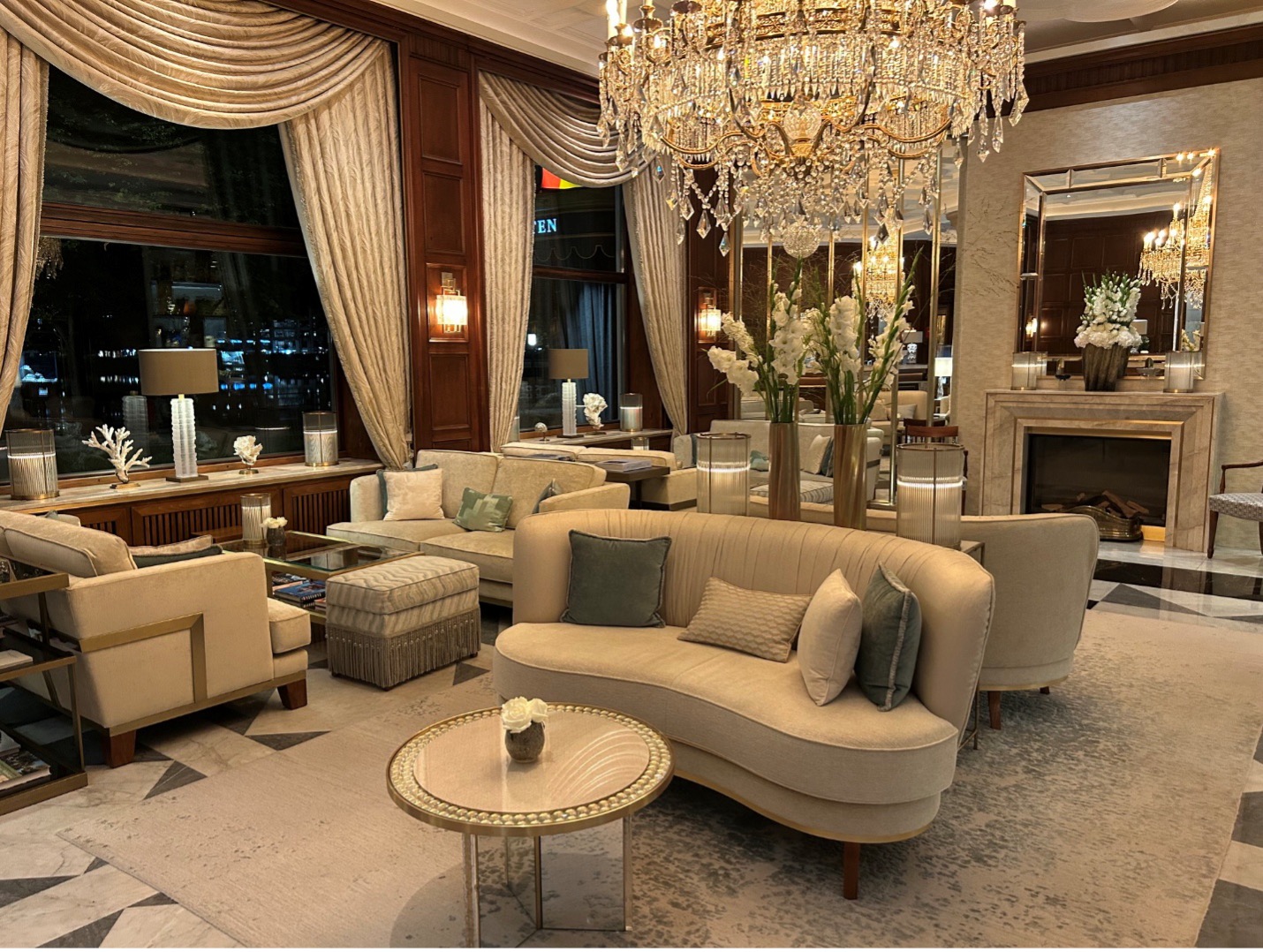 Fairmont Vier Jahreszeiten Embodies the Best of Urban Luxury to Raise a Whole City